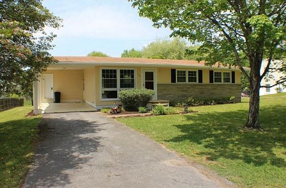1st image of 120 Wonderland Dr