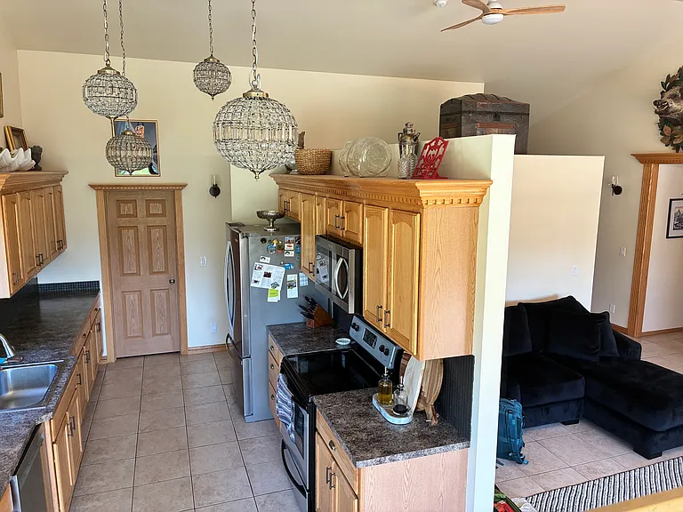 E Palmdale Dr — Photo 2