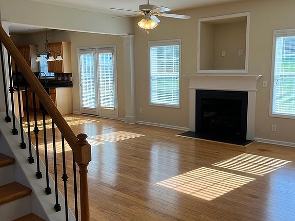 4th image of 106 Runningdeer Dr