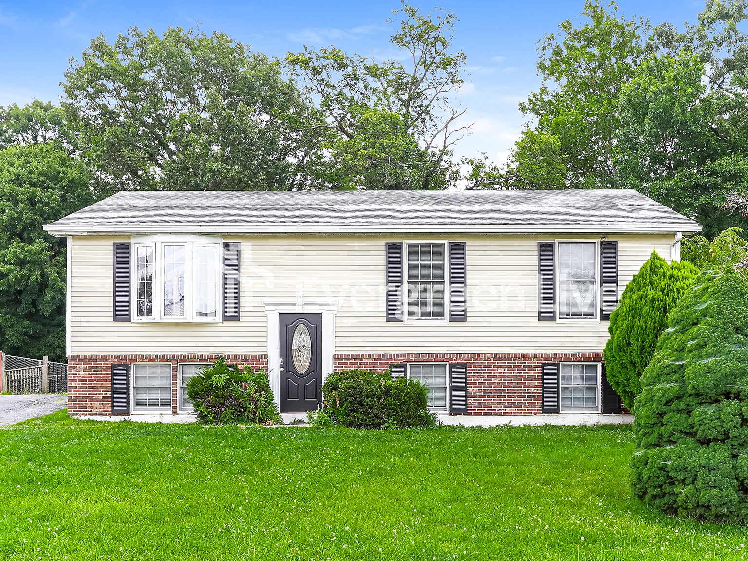 4 bed, 2.0 bath, 1910 sqft, $2,695 — Photo 1