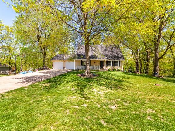 3rd image of 17867 Woods Dr