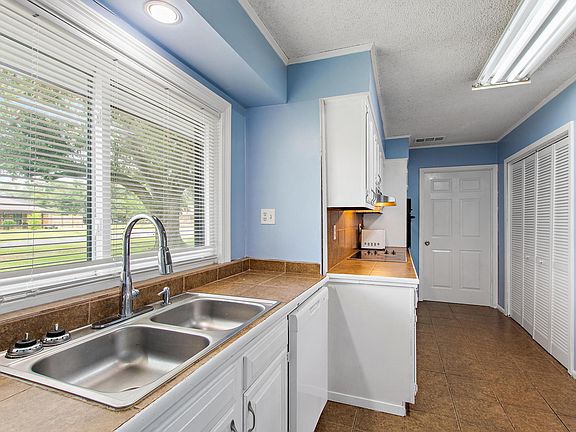 4th image of 120 Ashland Dr