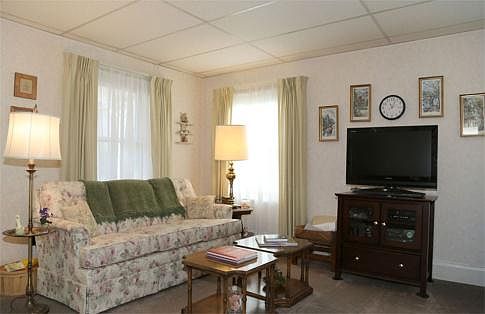 5th image of 5 W Burgess St