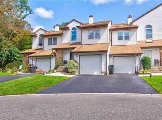 237 Camelot Ct, Islip, NY 11751