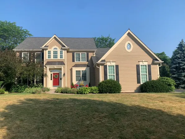3601 Greenwood Ln, Saint Charles, IL 60175