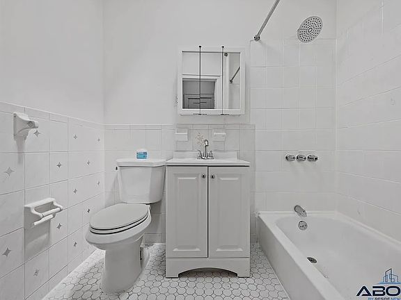 5th image of 297 Pulaski St #A