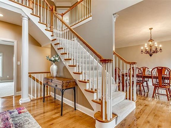 3rd image of 207 Cashmere Ct