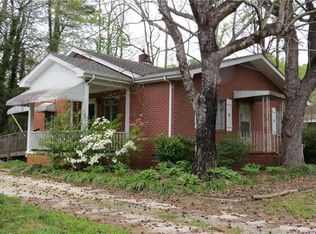 109 Oakdale Dr, Hendersonville, NC 28791