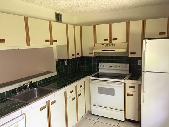 5th image of 3564 Magellan Cir APT 212