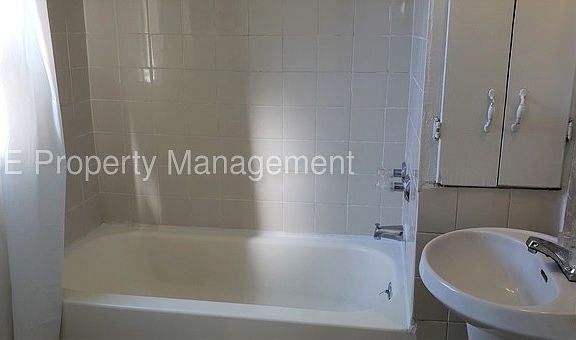 5th image of 414 Cornell Dr SE