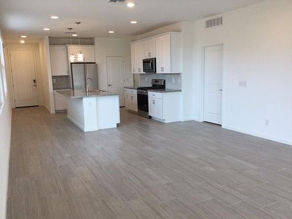 4th image of 217 S San Gregorio Ln