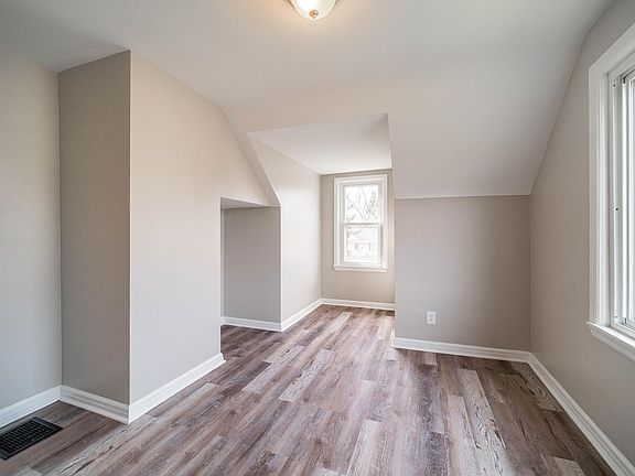 4th image of 2424 Vendome Dr