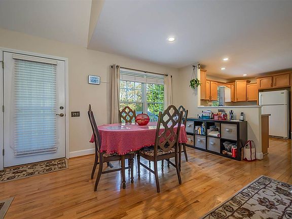 5th image of 120 Savannah St