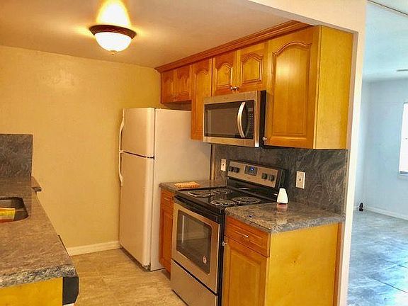 3rd image of 1067 Cornwall Dr #D