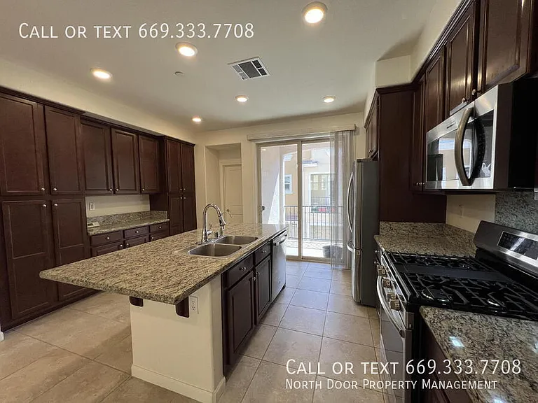 2762 Ferrara Cir — Photo 20