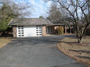 7 Meadowbrook Ln, Troy, NY 12180