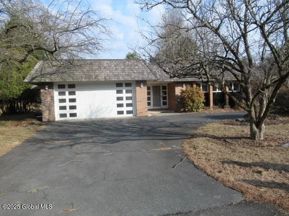 7 Meadowbrook Lane, Troy, NY 12180