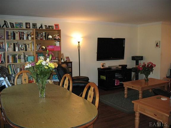 5th image of 410 Benedict Ave APT 6D