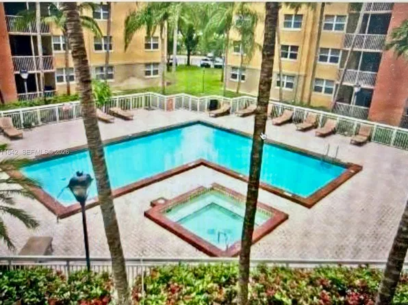 8333 Lake Dr APT 404, Doral, FL 33166