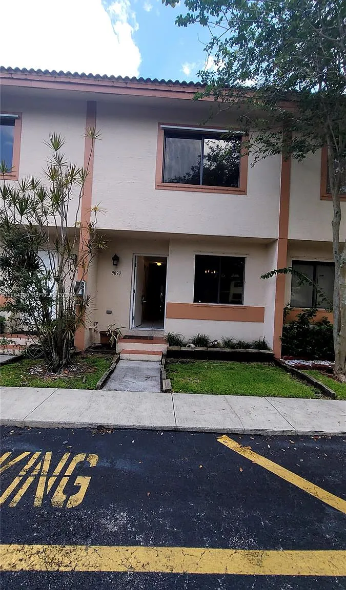 2 bed, 3.0 bath, $2,200 — Photo 1