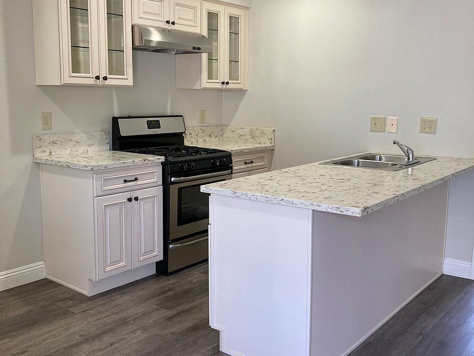1st image of 499 N Los Robles Ave APT 6