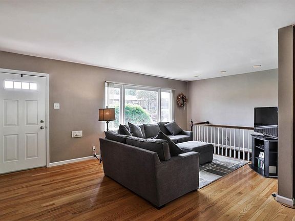 3rd image of 8409 Craighill Dr