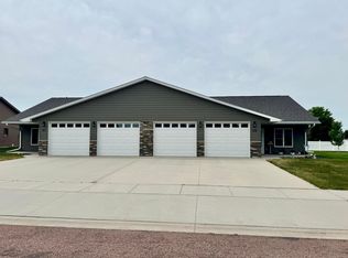 917/919 W 16th Ave, Mitchell, SD 57301