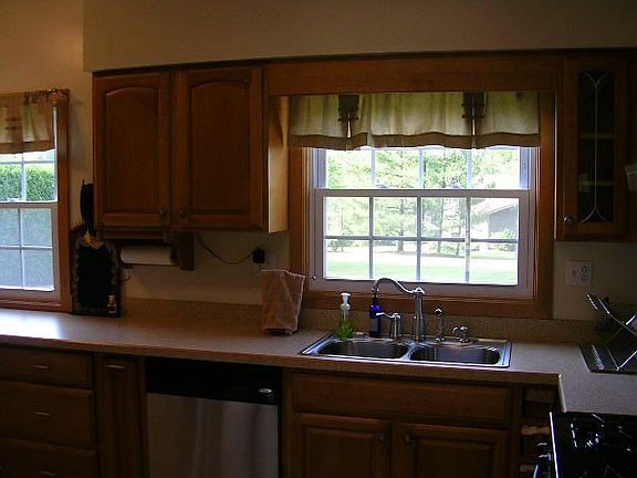 2nd image of 83 N Park Dr