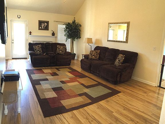 4th image of 3669 Aurora Dr