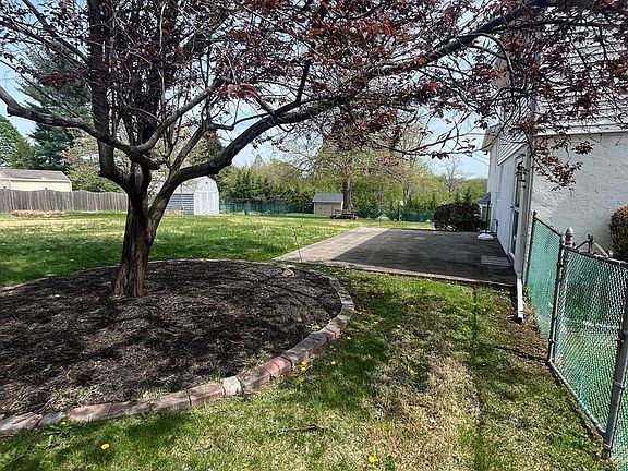 4th image of 212 S Marmic Dr