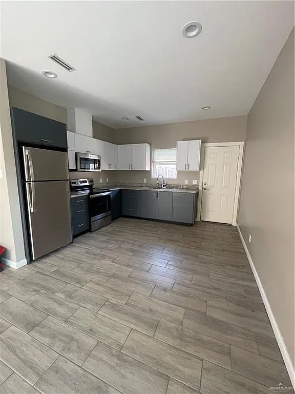 2 bed, 2.0 bath, 998 sqft, $1,000 — Photo 4