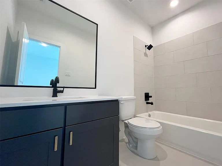 326 Eastwood St — Photo 15