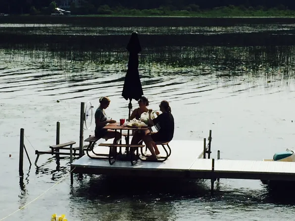 11149 Lakeshore Dr, Three Rivers, MI 49093