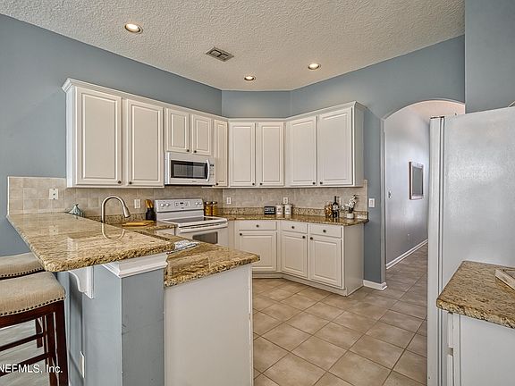 3rd image of 217 Hidden Lake Dr