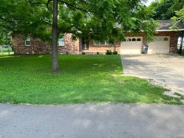 402 N Benton St, Sikeston, MO 63801