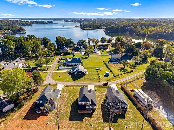 4th image of 8078 Blackwood Rd