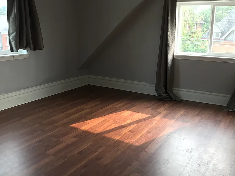 627 College St — Photo 29