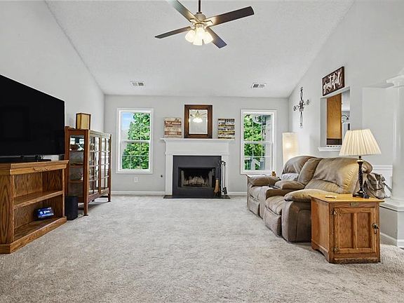 4th image of 61 Freedom Dr NE