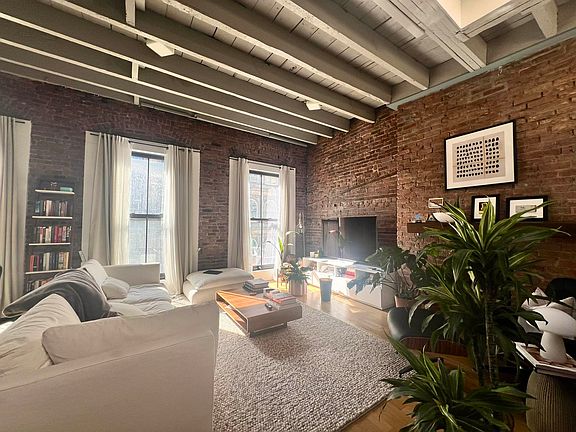 3rd image of 84 Franklin St Unit Penthouse