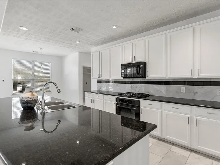 1922 Lake Grayson Dr — Photo 12