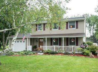 18 Puritan Pl, Orchard Park, NY 14127