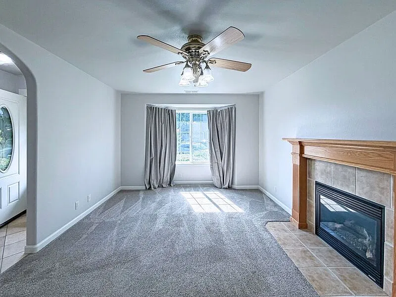 3 bed, 2.0 bath, 1713 sqft, $2,795 — Photo 3