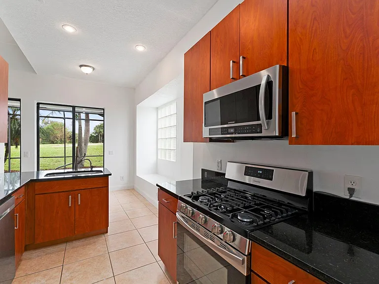435 SW Jefferson Cir — Photo 20