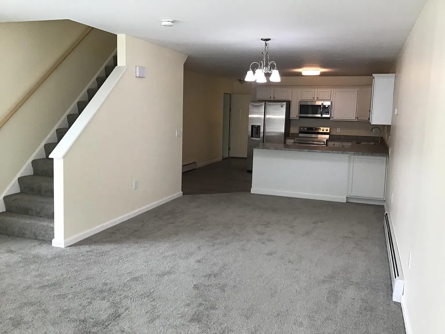 2 bed, 2.5 bath, 1800 sqft, $2,600 — Photo 3