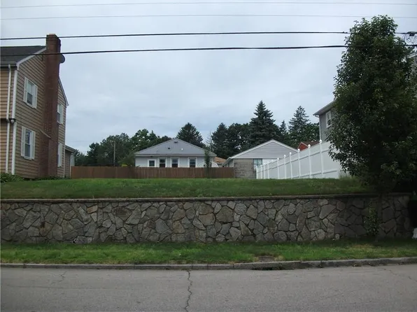 44 Victoria St, Providence, RI 02909