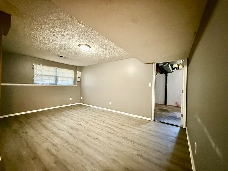 317 NW Highland Ln — Photo 19