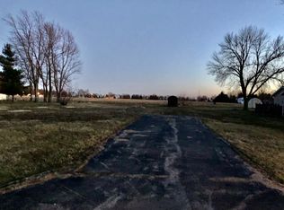 529 Oakley Rd, Cerro Gordo, IL 61818