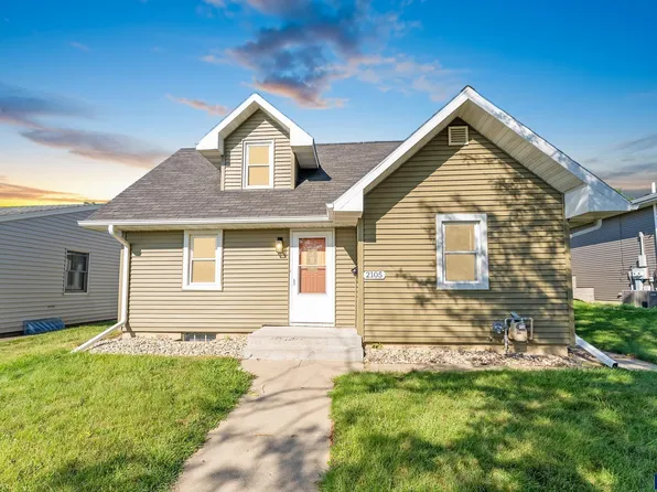 2105 S Spring Ave, Sioux Falls, SD 57105
