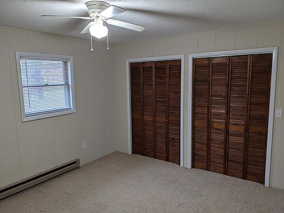 3rd image of 606 Camelot Dr
