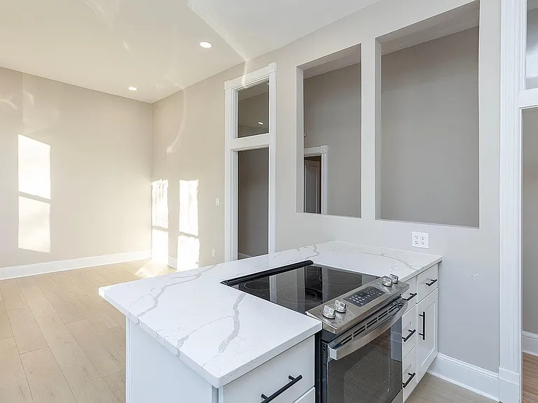 105 Washington St — Photo 33